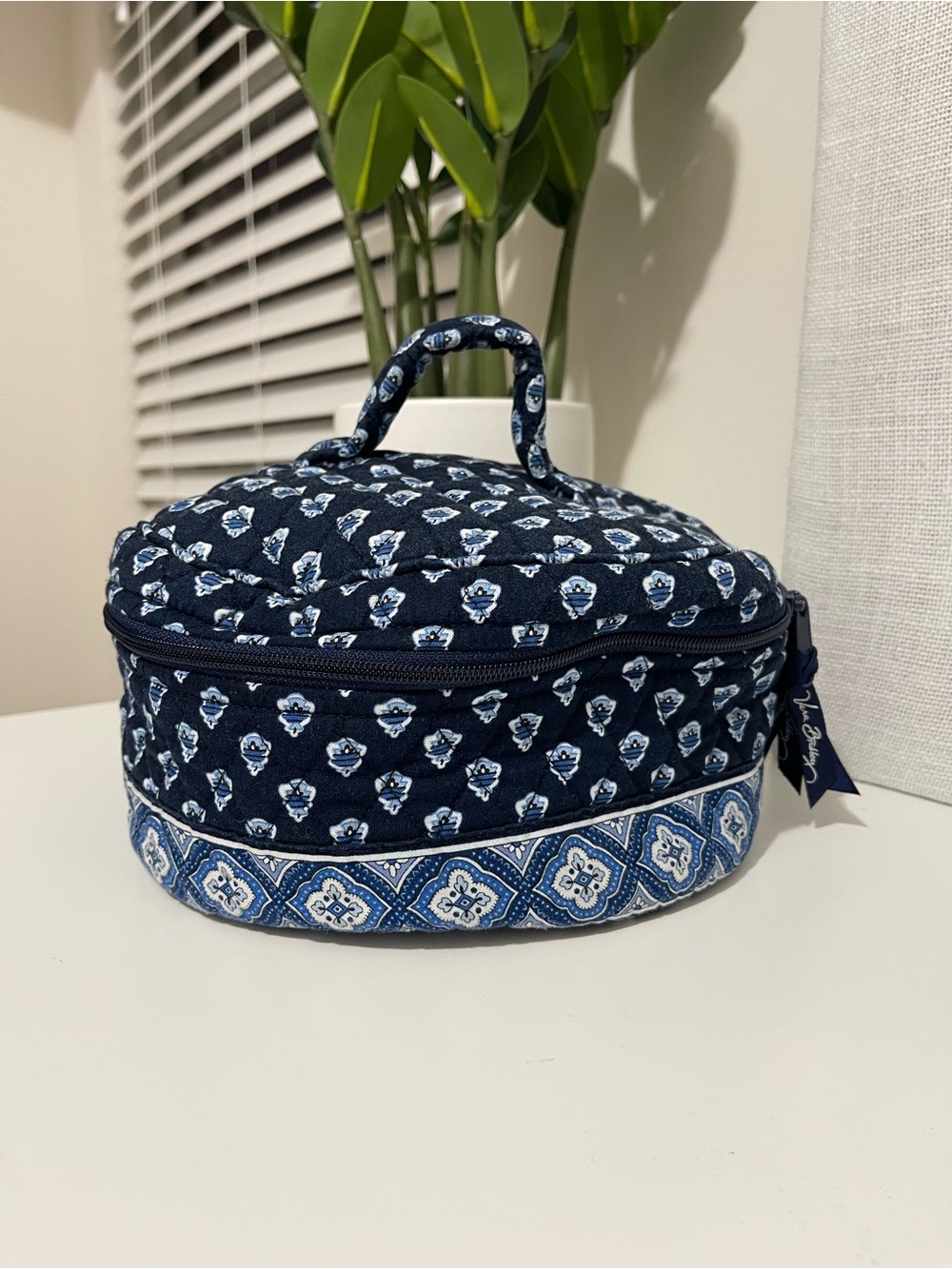 VTG Vera Bradley Navy Quilted Blue Patterned Black Round Cosmetic Case